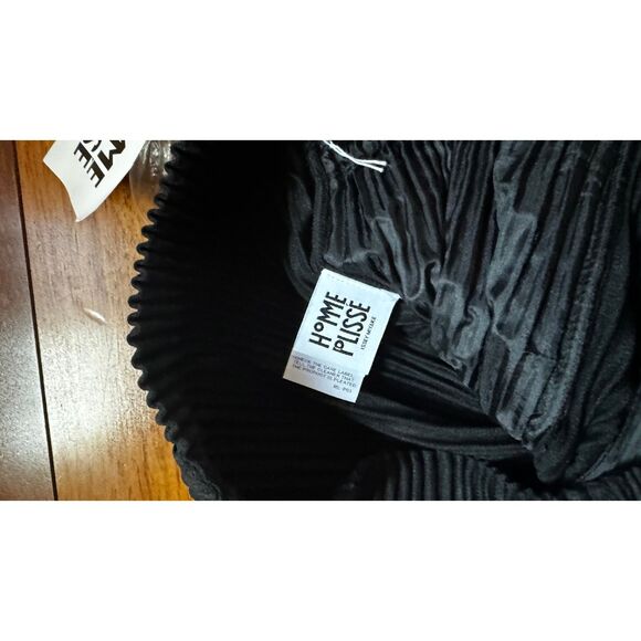 HOMME PLISSÉ ISSEY MIYAKE COLOR PLEATS TROUSERS Style No. HP38JF450 - Picture 4 of 4